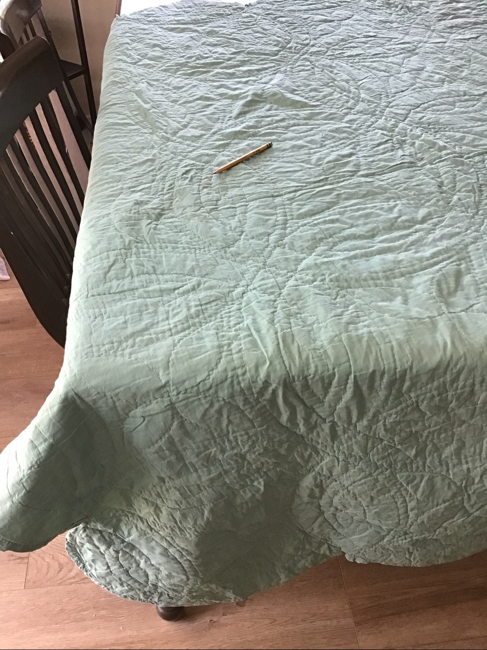 Vintage Double Wedding Ring quilt from the 1930s-1940s - Picture 14 of 15